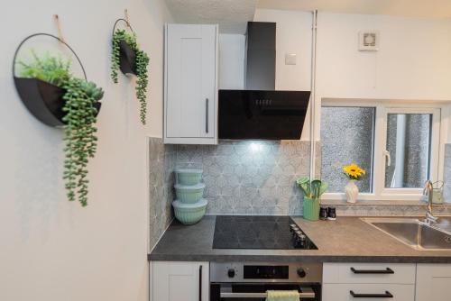 Modern house, sleeps up to 9 in 龐蒂浦