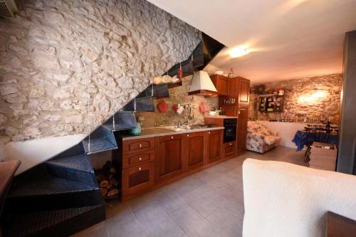 virtuve, Stone House in Majella Park in Sant'Eufemia a Maiella
