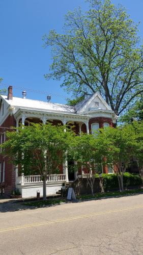 B&B Vicksburg - Baer House Inn - Bed and Breakfast Vicksburg