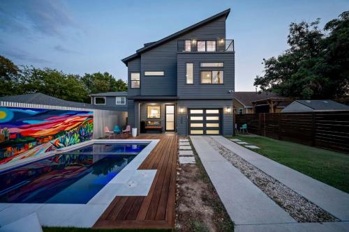 Bach & Bubbly House - 5BR, Pool, Gym & Glam Room - Villa