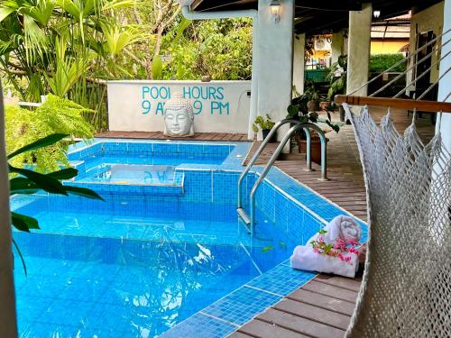 Kika Zaru Free MA Park Tour & Breakfast in Quepos