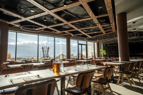 Restaurace, Lake Studio 27 - widok na góry i zalew- L&Hill (Lake Studio 27 - widok na gory i zalew- L&Hill) in Sosnowka