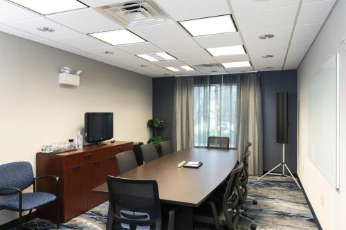 Fairfield Inn & Suites by Marriott Milwaukee Airport in Oak Creek, USA