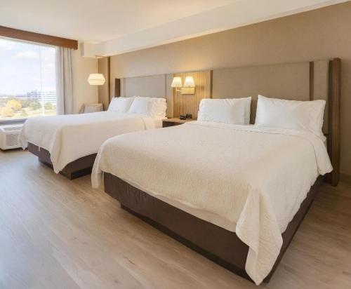 Holiday Inn & Suites Mississauga West / Meadowvale By IHG