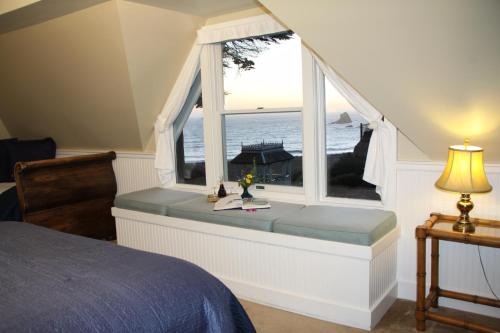 Elk Cove Inn & Spa