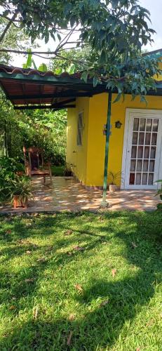 La casita feliz in Las Lajas