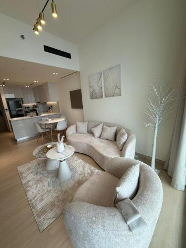 Modern 1BR Apartment High Floor In JVC - image 9