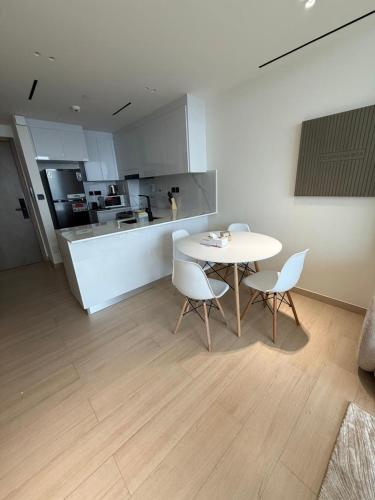 Modern 1BR Apartment High Floor In JVC - image 6