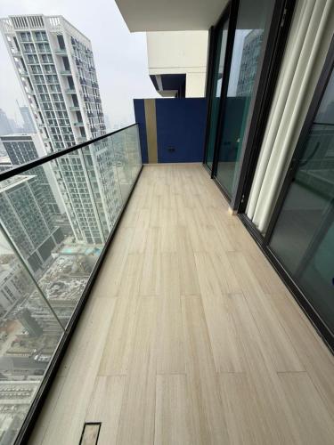 Modern 1BR Apartment High Floor In JVC - image 3