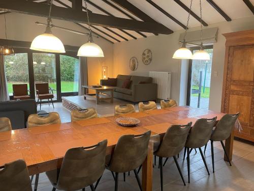 Létesítmények, Five-Bedroom Holiday Home in Somme-Leuze in Somme-Leuze