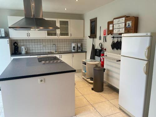 Konyha, Five-Bedroom Holiday Home in Somme-Leuze in Somme-Leuze