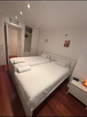 2 twin beds
