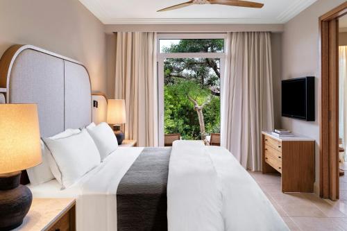 1 king bed, 1 sofa bed