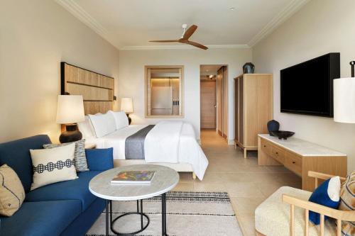 2 twin beds, 1 sofa bed