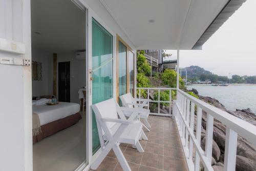 พีพี โคซี ซีฟรอนต์ รีสอร์ท (Phi Phi Cozy Seafront Resort) in เกาะพีพี