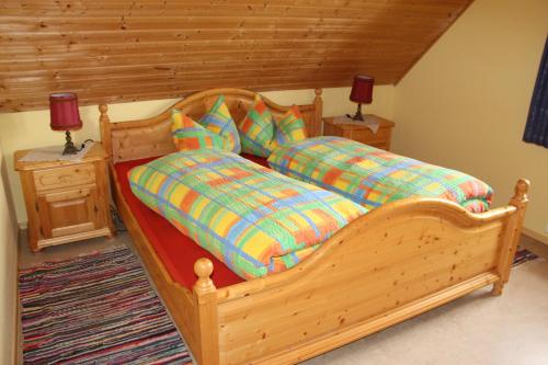 2 bedrooms, 5 beds