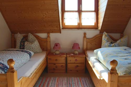 2 bedrooms, 3 beds
