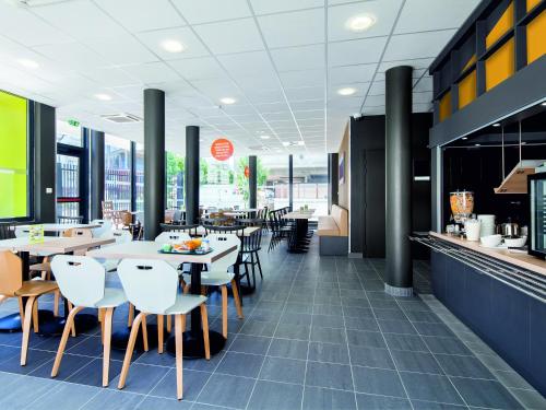 Restaurant, B&B Hotel Paris Est Bobigny Universite in Bobigny