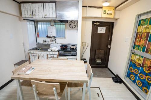101Room,10-minute walk from Kita-Ikebukuro Station Spacious two-bedroom apartment with kitchen Sleeps up to 5 people