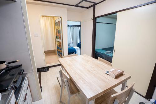 101Room,10-minute walk from Kita-Ikebukuro Station Spacious two-bedroom apartment with kitchen Sleeps up to 5 people