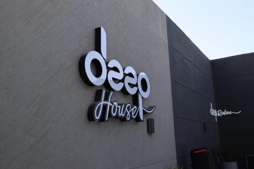 ทัศนียภาพภายนอกโรงแรม, Deep House Villas in อัลรามา