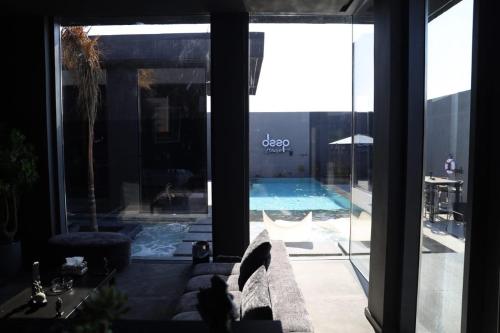 ทัศนียภาพภายนอกโรงแรม, Deep House Villas in อัลรามา