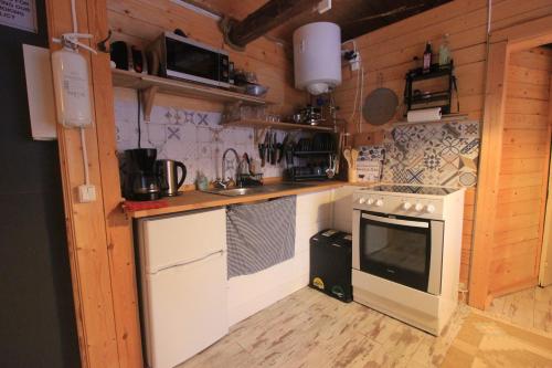 Farmers Shed in 오셀레