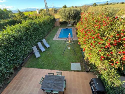 Kert, Cozy House with Big Garden & Pool in Borrassa