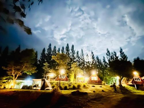 ラチャブリー Camping Lake Mountain 2つ星 シングルルーム 眺望