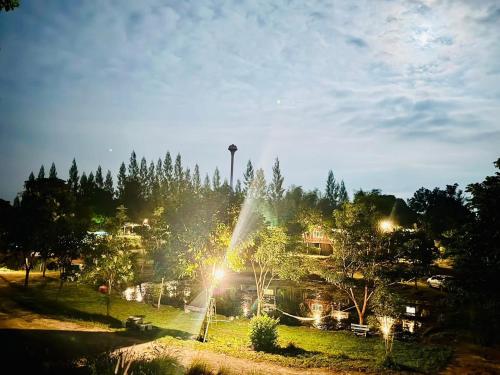 ラチャブリー Camping Lake Mountain 2つ星 シングルルーム プール