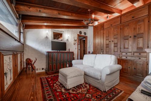 GuestHost - Cortina Charming Wooden Alpine Nest