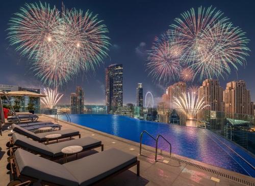 LUXE Rooftop Infinity Pool 5 Mins to JBR Dubai Marina View, Дубай