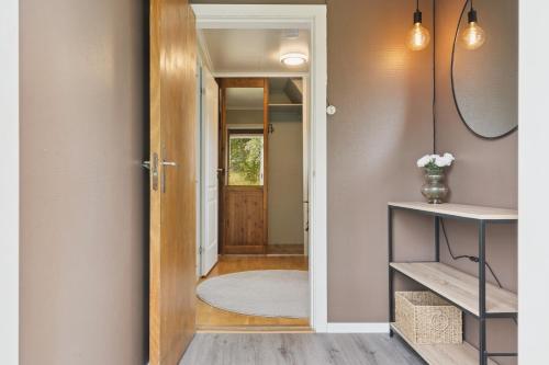 Stylish Private Rooms in Lofoten Guesthouse in เล็กเนส