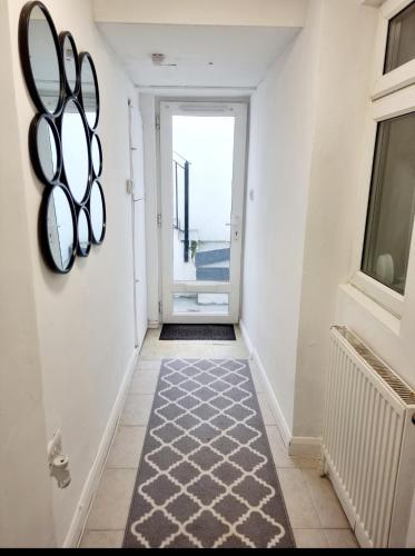 Gravesend 1 Bedroom Flat 2 Min Walk to Station & Town Centre - B