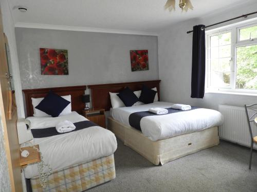 All Seasons Gatwick Guest House & Parking