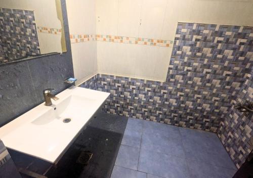 Quick continental Hotel - Jail Road - image 3