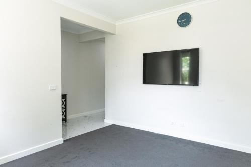 Modern 4BR Home Spacious & Family Friendly in Melton South