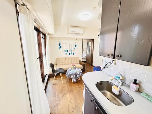 Lucky sky周围设施配套齐全1Ldk可容纳5人 徒步心斋桥商圈 高楼层俯瞰大阪