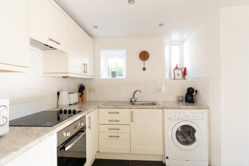 Cosy 1 bedroom Cottage - Great location & Parking in 斯奎德
