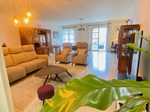 ''Georgio'' Grand appartement traversant avec vue canal et parking