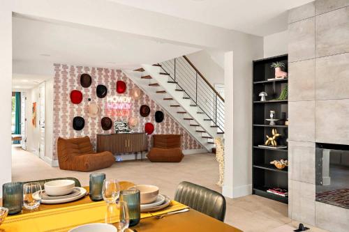 Desert Disco - 4BR Mid-Century Modern Design - Austin