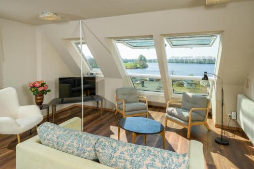 Attic Apartment Forelle With Panoramic River Views in Süderstapel, Deutschland