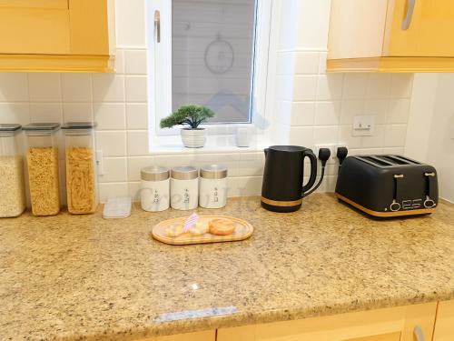 Konyha, Detached Chester 5BR Contractor Stay Sleeps 9 in Pulford