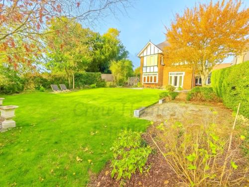 Kert, Detached Chester 5BR Contractor Stay Sleeps 9 in Pulford