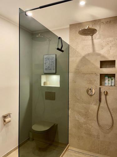 淋浴間, Moderne Wohnung nahe Hockenheimring für bis zu 8 Personen (Moderne Wohnung nahe Hockenheimring fur bis zu 8 Personen) in 霍肯海姆