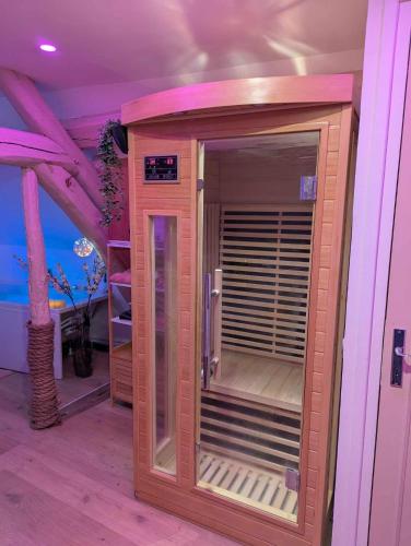 Love Room Le secret des fées (Love Room Le secret des fees) in Andryes