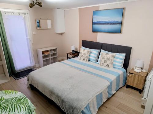 Studio cosy, tout équipé, WI-FI proche Clinique Saint-Pierre