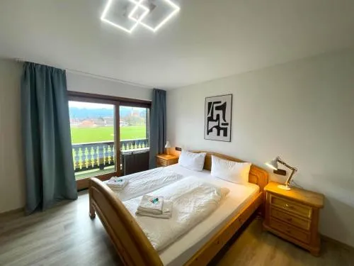 Großzügige Ferienwohnung am Tegernsee mit Südbalkon und Wallbergblick in Bad Wiessee, Deutschland
