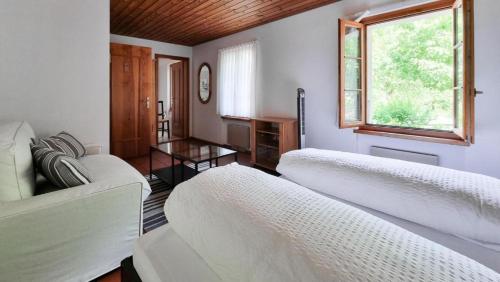 1 twin bed, 1 sofa bed