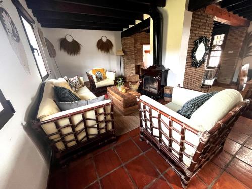 Villa Trompetilla & Casa Cactus Luxury Wellness Villa with Pool, Yoga Studio & Hammam for 20p in Mon in Montes de Malaga